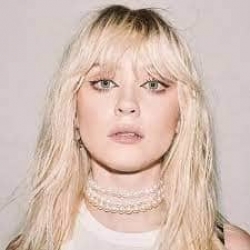 Canciones traducidas de maisie peters